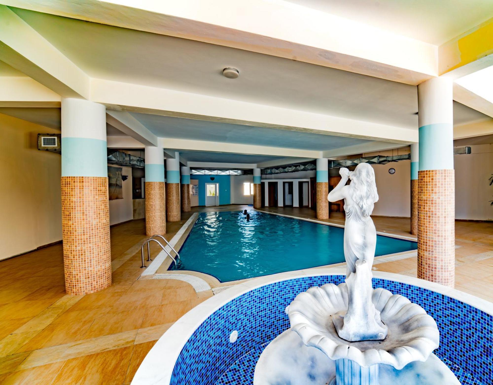 Stunning 2 Bedroom Holiday Home In 5-Star Resort Trikomo Екстериор снимка
